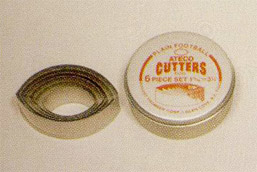 [ COOKIE CUTTER SET, FOOTBALL, 6 ]